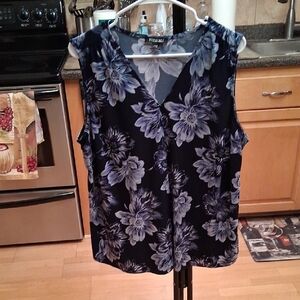 Roz & Ali Sleeveless Floral Top - Black and Gray